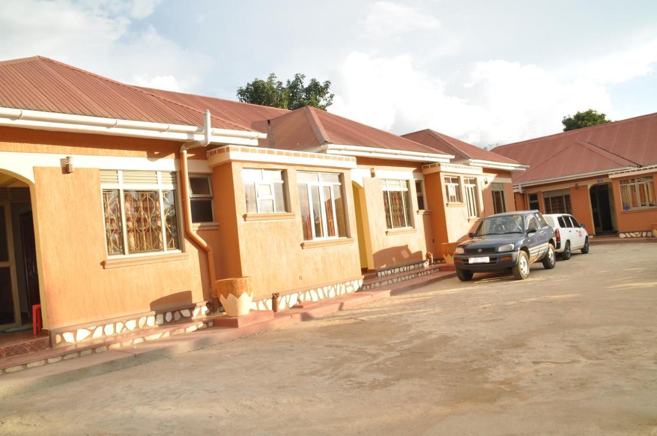 Square Suites Mbarara Extérieur photo